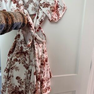 Chic Floral Tie-Waist Dress